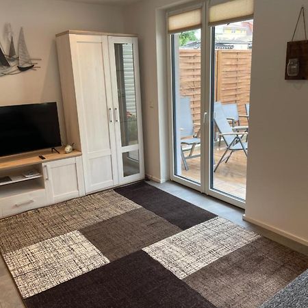 Ferienwohnung Nora Mit Blick Auf Den Ribnitzer See Bagian luar foto