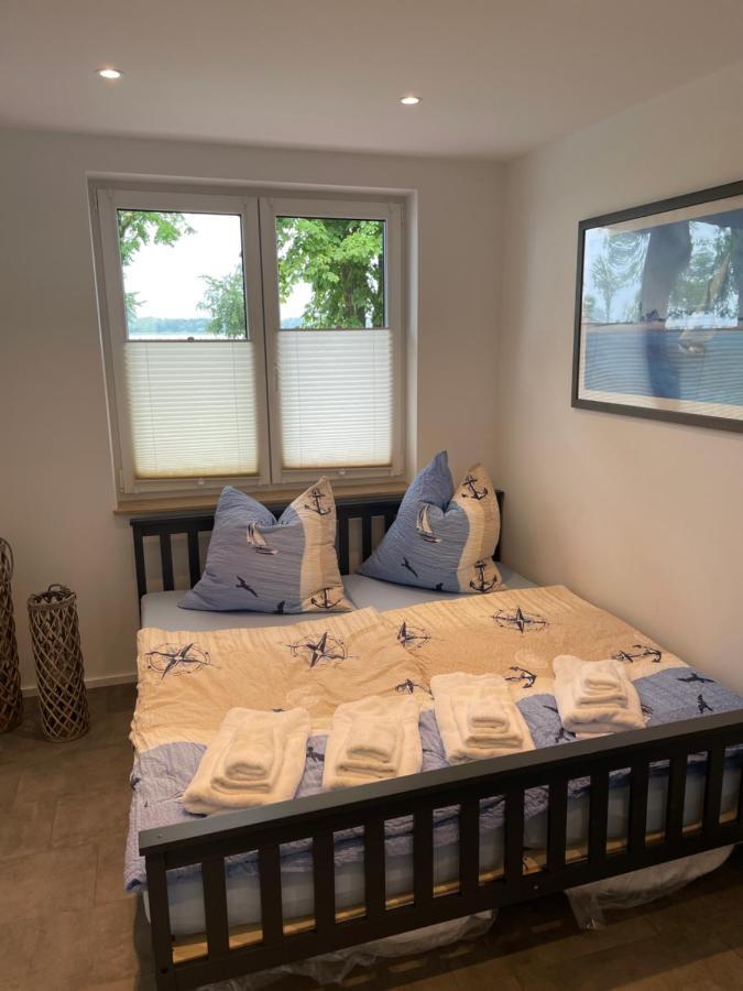 Ferienwohnung Nora Mit Blick Auf Den Ribnitzer See Bagian luar foto
